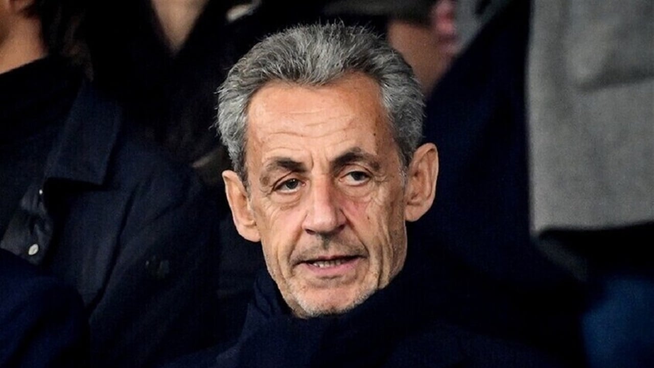 الإفراج عن الرئيس الفرنسي السابق ووضعه تحت الرقابة القضائية