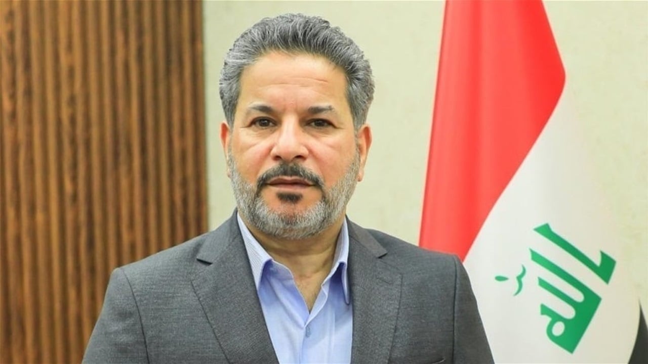 شبل الزيدي يدلي بصوته الانتخابي (صور)