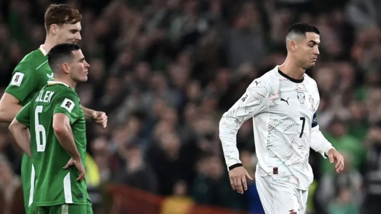 سخرية من الجماهير.. ما قصة طرد رونالدو في مباراة البرتغال وأيرلندا؟