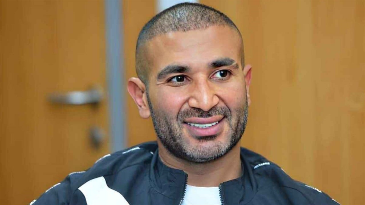 فنان شهير واحد أعضاء لجنة تحكيم &quot;ذا فويس&quot; يتعرض لحادث مروع