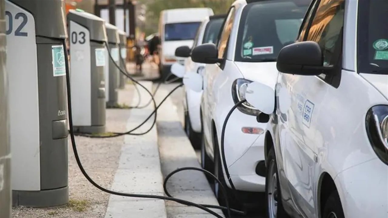 رحلة البنزين إلى الكهرباء في العراق: هل الشحن الكهربائي حلم بعيد أم بداية قريبة؟