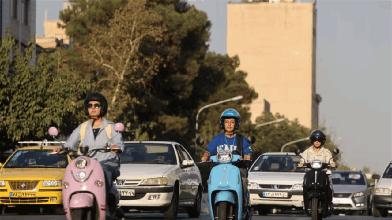 إيران تسمح رسمياً للنساء بالحصول على رخص قيادة الدراجات النارية