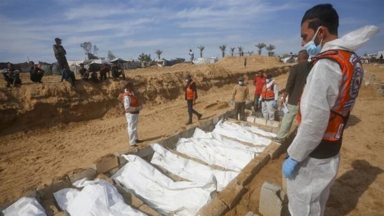 عشرات القتلى والمصابين بغارات إسرائيلية على غزة