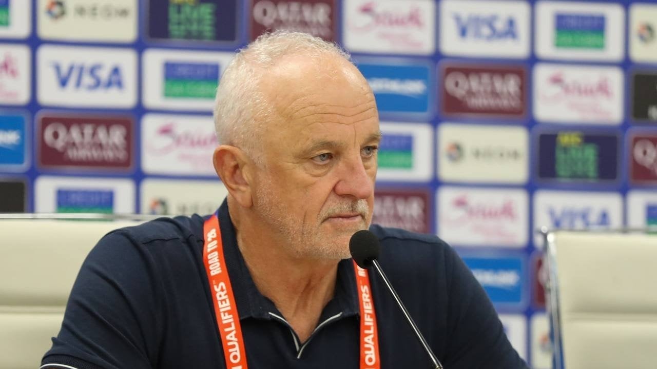 مدرب منتخبنا الوطني يغادر إلى سويسرا