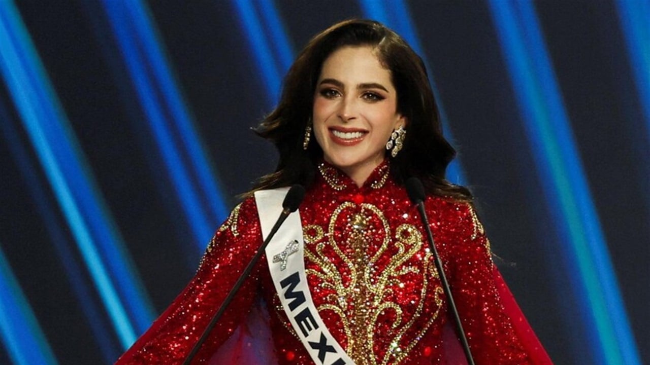 اختيار ملكة جمال الكون واستقالة عضو لجنة تحكيم عربي