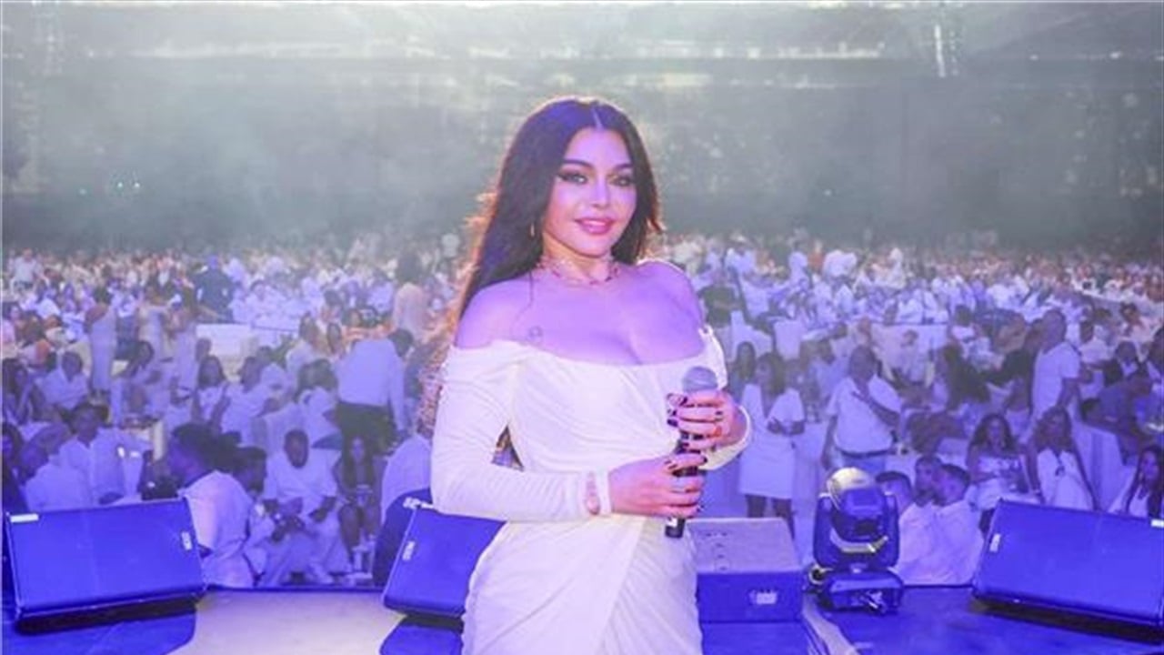 هيفاء وهبي تخطف الأنظار على مسرح موسم الرياض (صور)