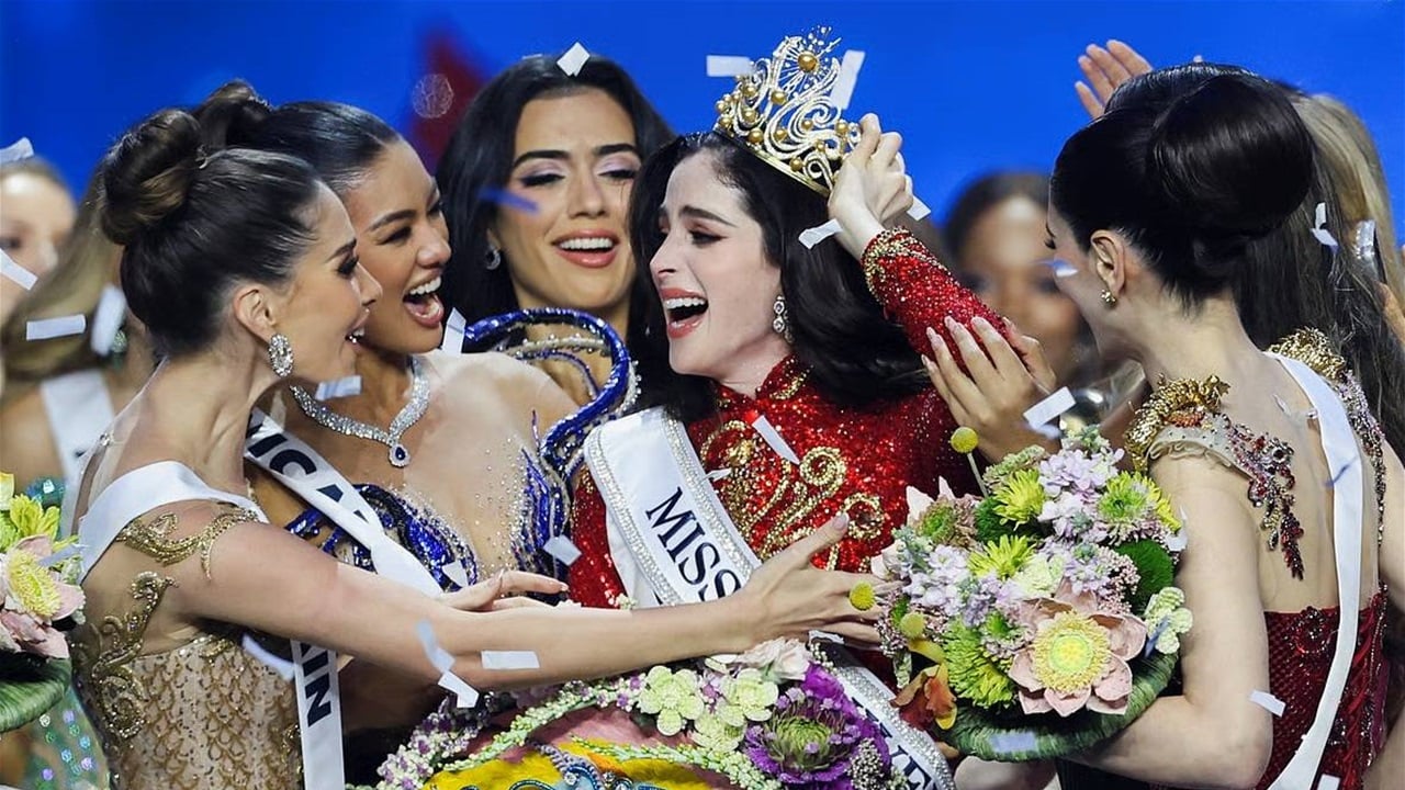 وصفت &quot;بالغبية&quot;.. من هي فاطمة بوش وما علاقتها بالعراقية حنين القريشي؟