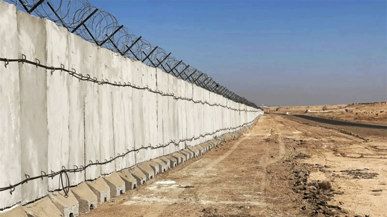 ماذا يتضمن الجدار الخرساني على الحدود العراقية؟.. هل يمكن اختراقه؟