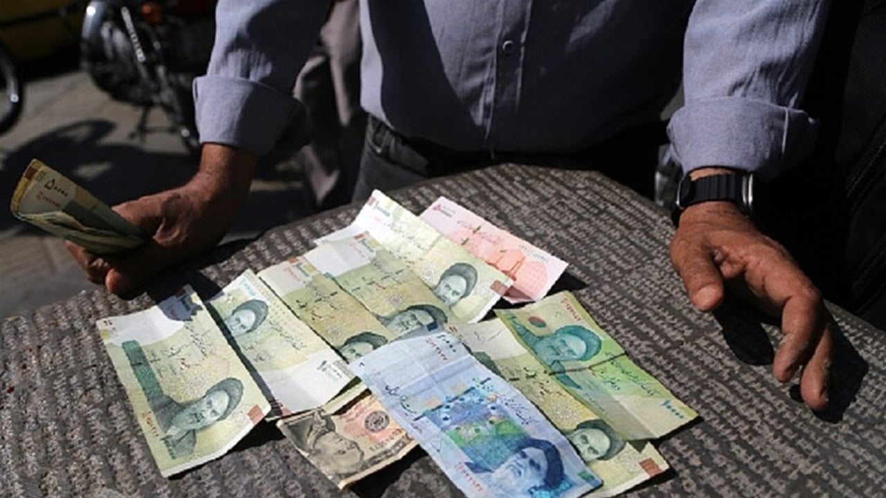 ايران تقرر حذف اربع أصفر من عملتها