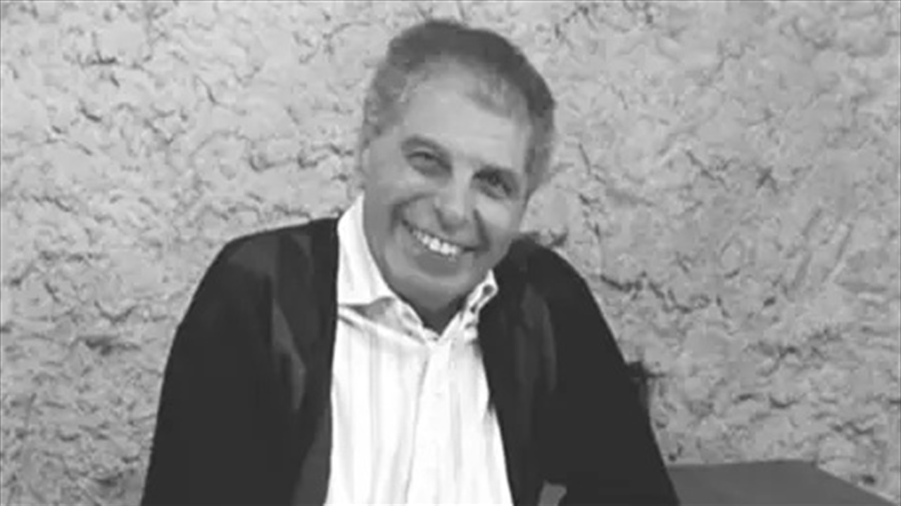 وفاة فنان كوميدي عربي بارز