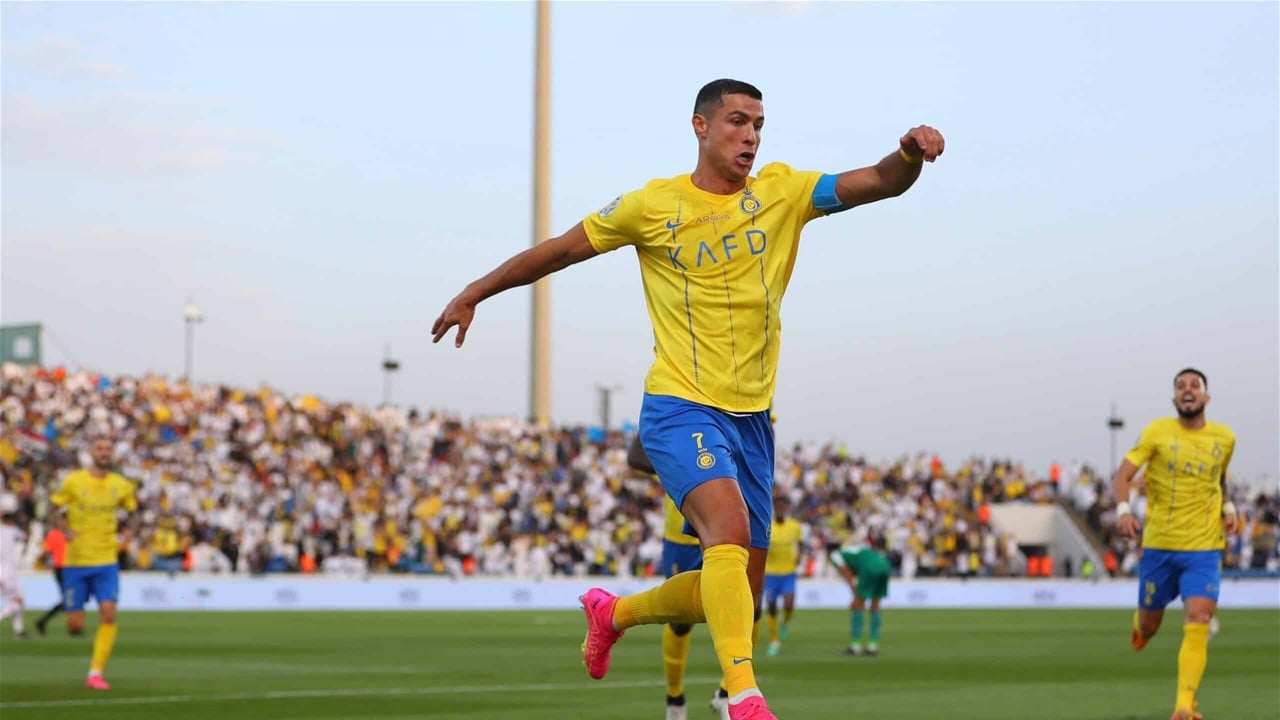 الدون يقود النصر ضد الخليج بعد لقاء ترامب