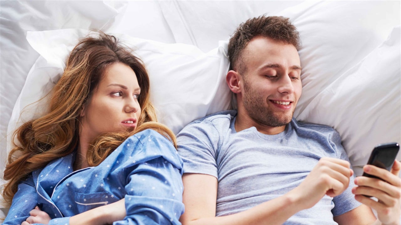 4 مؤشرات تحذيرية للخيانة.. بينها الاسرة