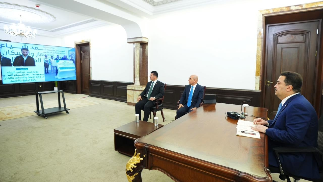 بكلفة تتجاوز 374 ملياراً.. السوداني يطلق 4 مشاريع للطرق والجسور في محافظتين