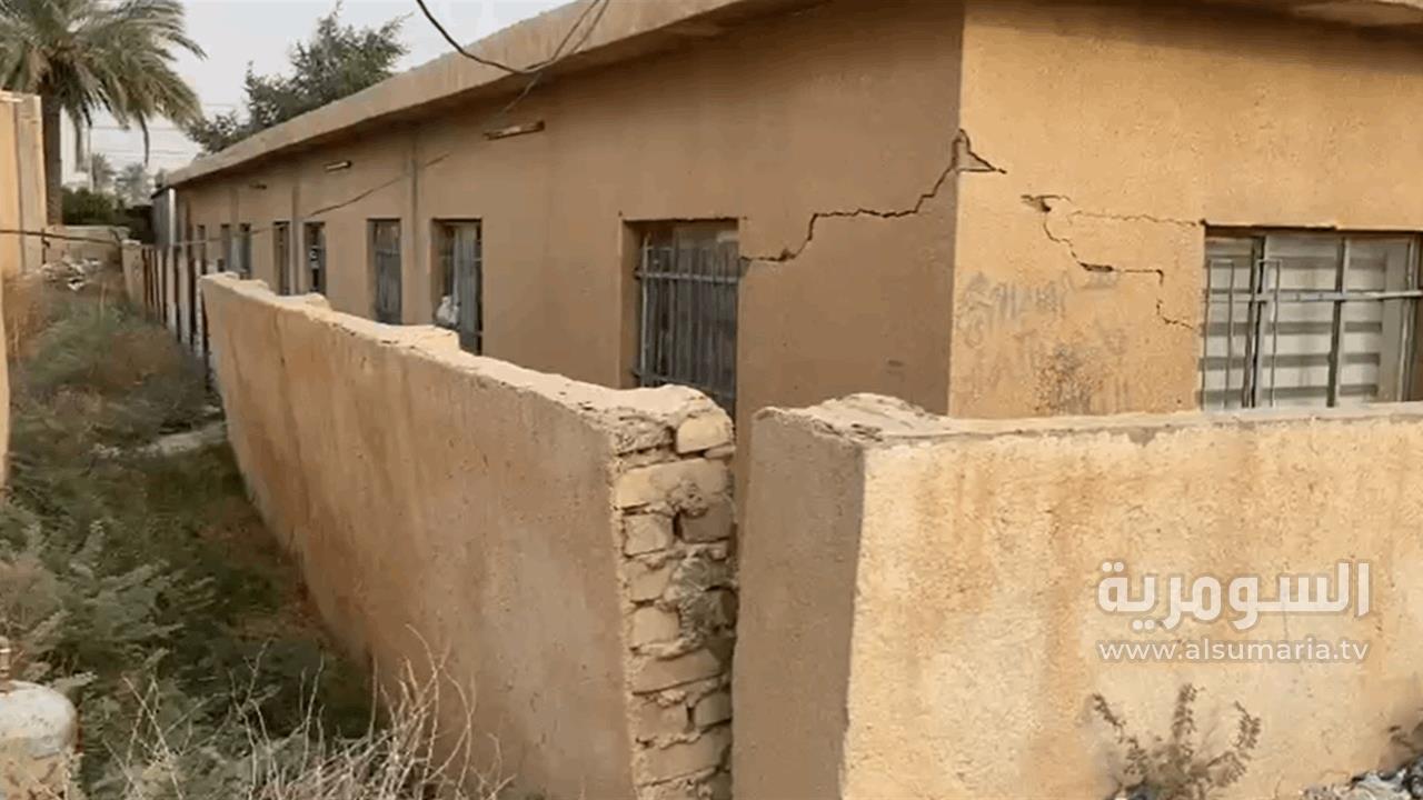 بناية آيلة للسقوط.. مدير مدرسة في المحمودية يطلب من أولياء الأمور توقيع تعهدات لإخلاء مسؤوليته!