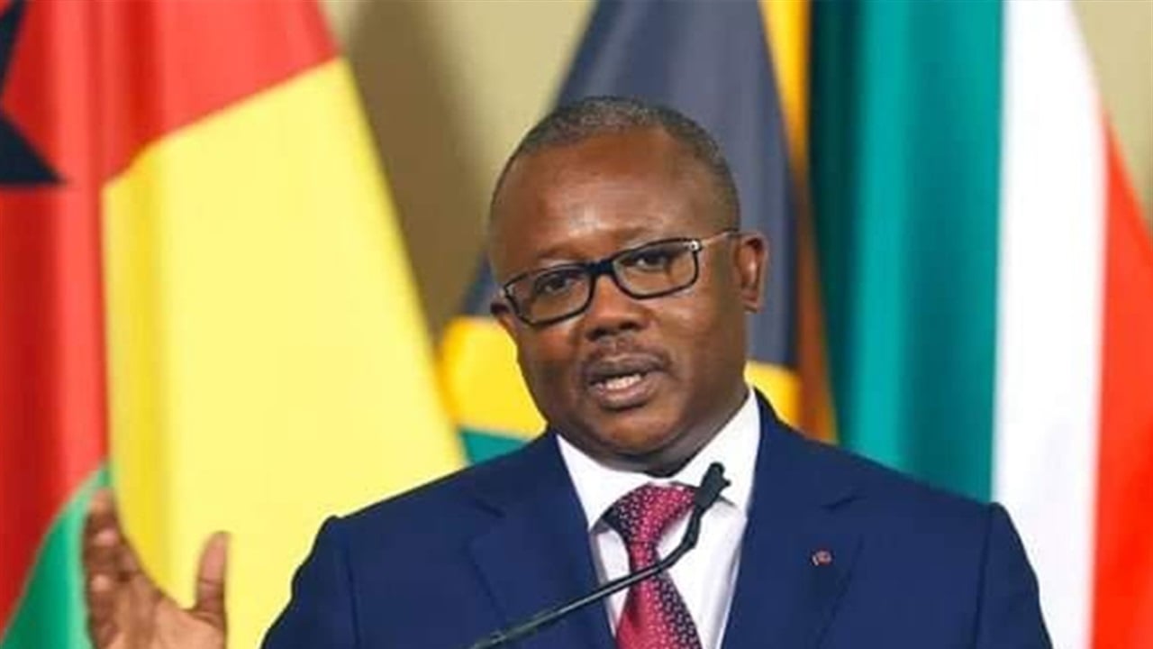 الجيش اعتقل الرئيس.. انقلاب في دولة افريقية