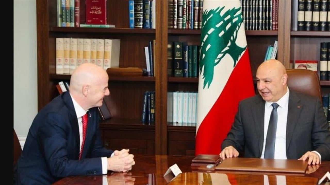 انتقادات واسعة لمنح رئيس &quot;الفيفا&quot; الجنسية اللبنانية