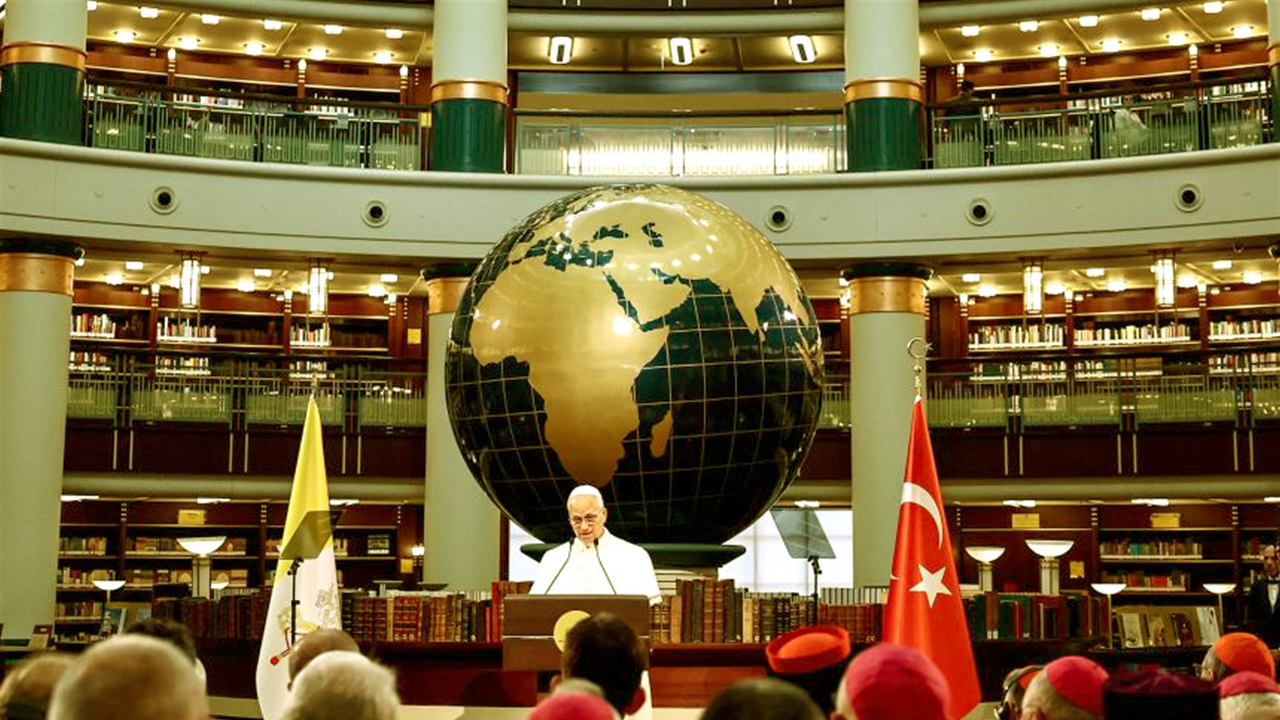 &quot;قد يعتمد على شكل الحكومة الجديدة&quot;.. هل سيزور بابا الفاتيكان الجديد العراق؟