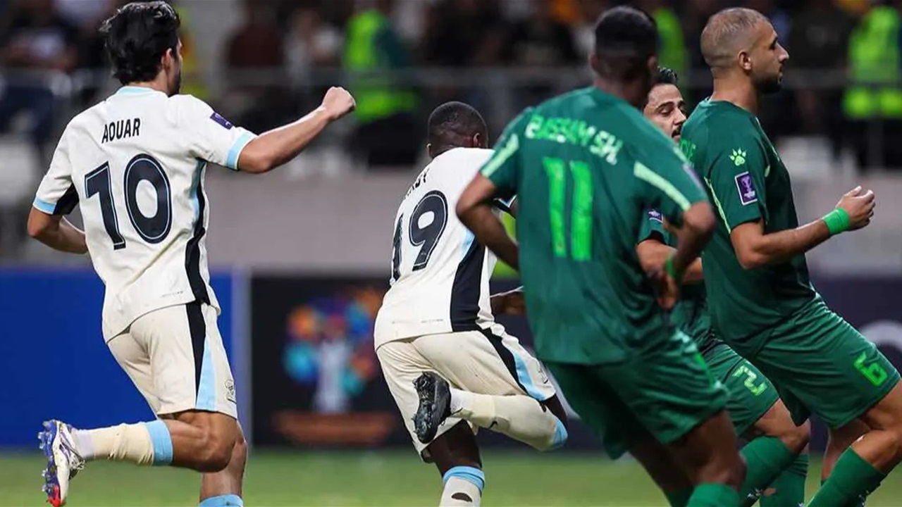 بسبب &quot;رمي الأحذية&quot;.. الاتحاد الآسيوي يغرم الشرطة العراقي 5 آلاف دولار