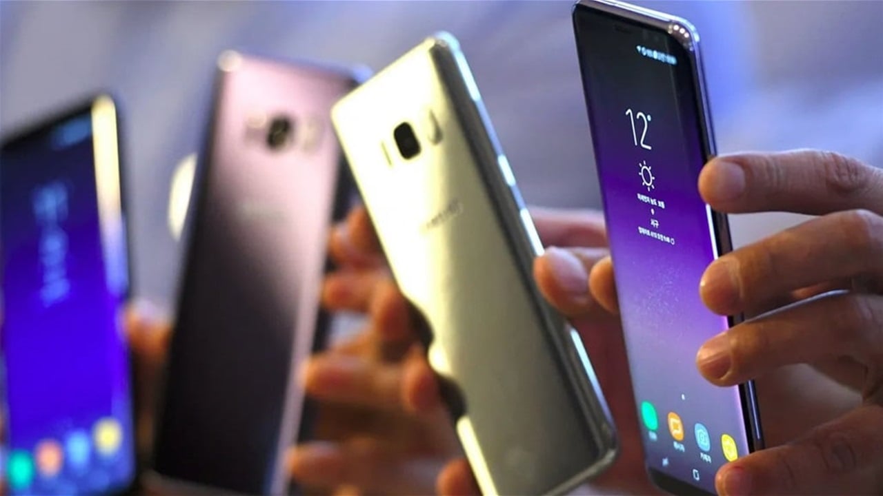 هاتفك يتجسس عليك.. اليك الحلول