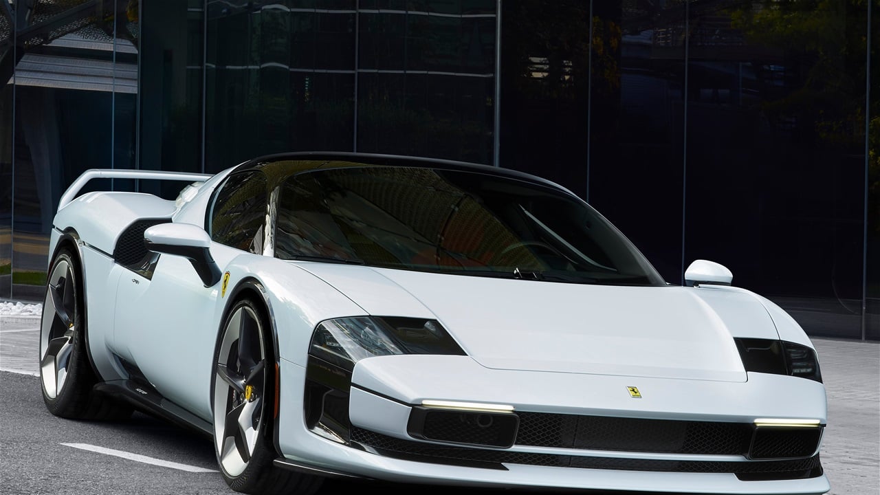 تحية حديثة لأسطورةF40.. ودرس جديد في فن التفرد الإيطالي