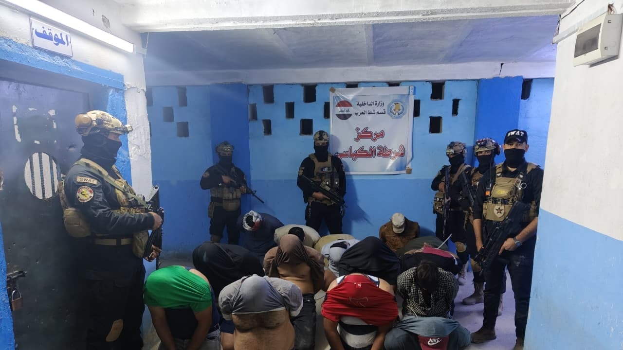 ضابط أصيب خلال المداهمة.. القبض على 20 متهماً من طرفي مشاجرة بالبصرة