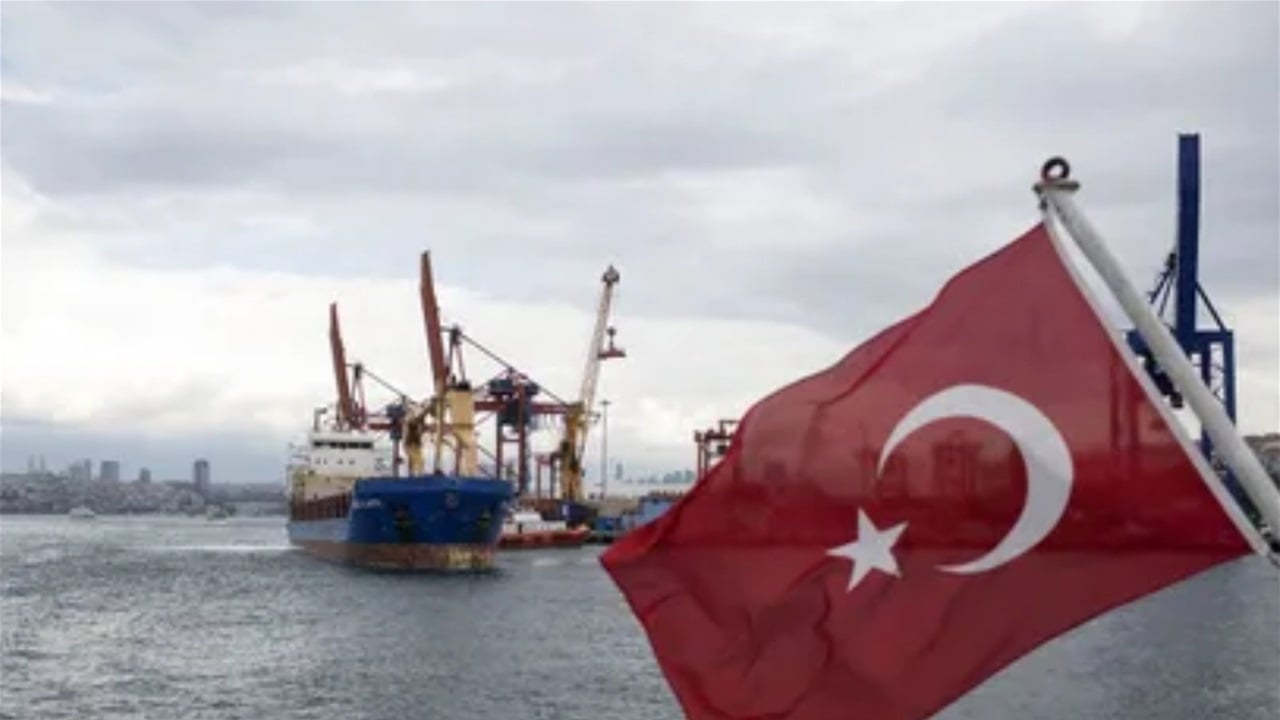 انفجارات تضرب ناقلتي نفط قرب السواحل التركية