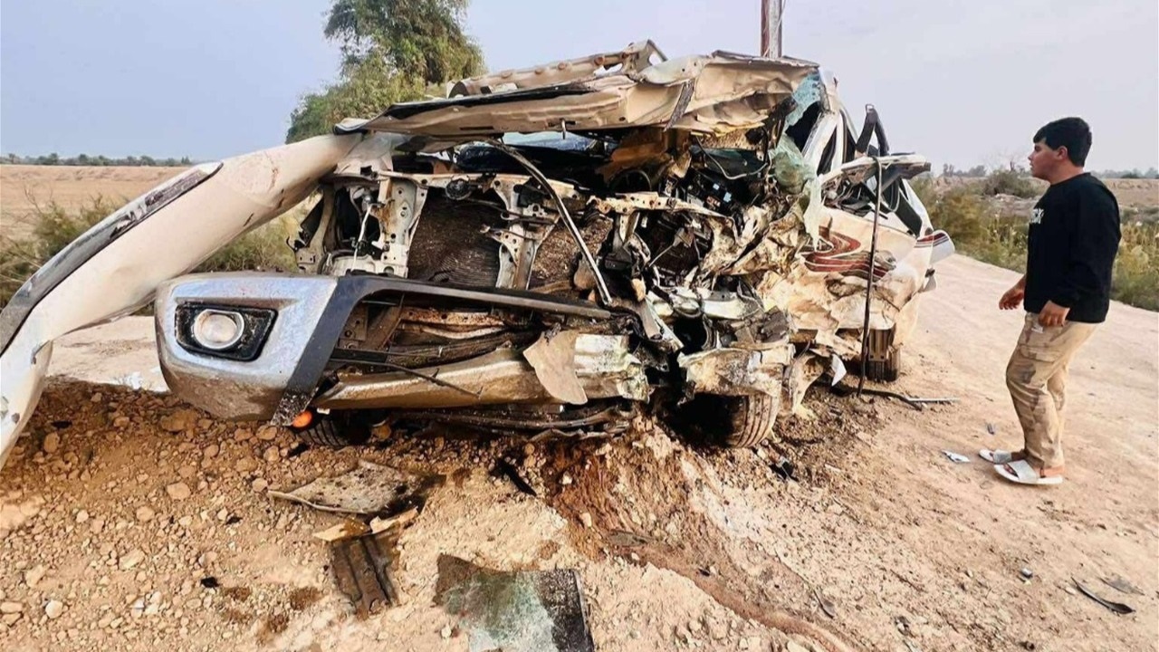 شاحنة تصطدم بجسر في أربيل ومصرع شخصين بحادث مروري بديالى (فيديو وصور)