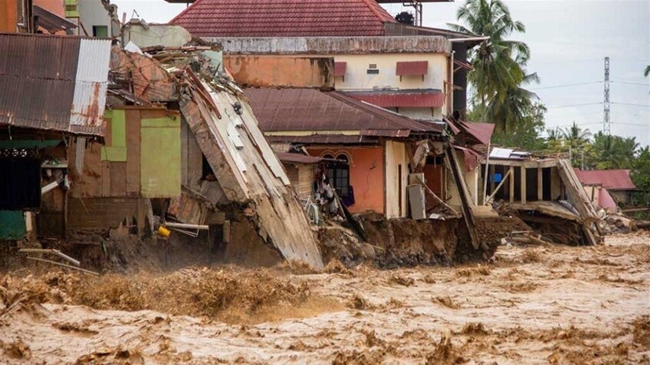 300 قتيل جراء سيول في إندونيسيا 
