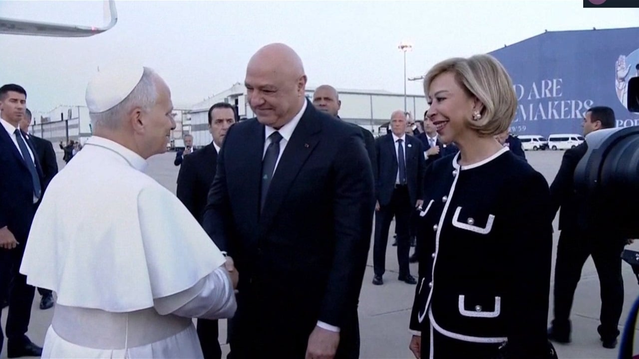 بابا الفاتيكان يصل إلى مطار بيروت الدولي