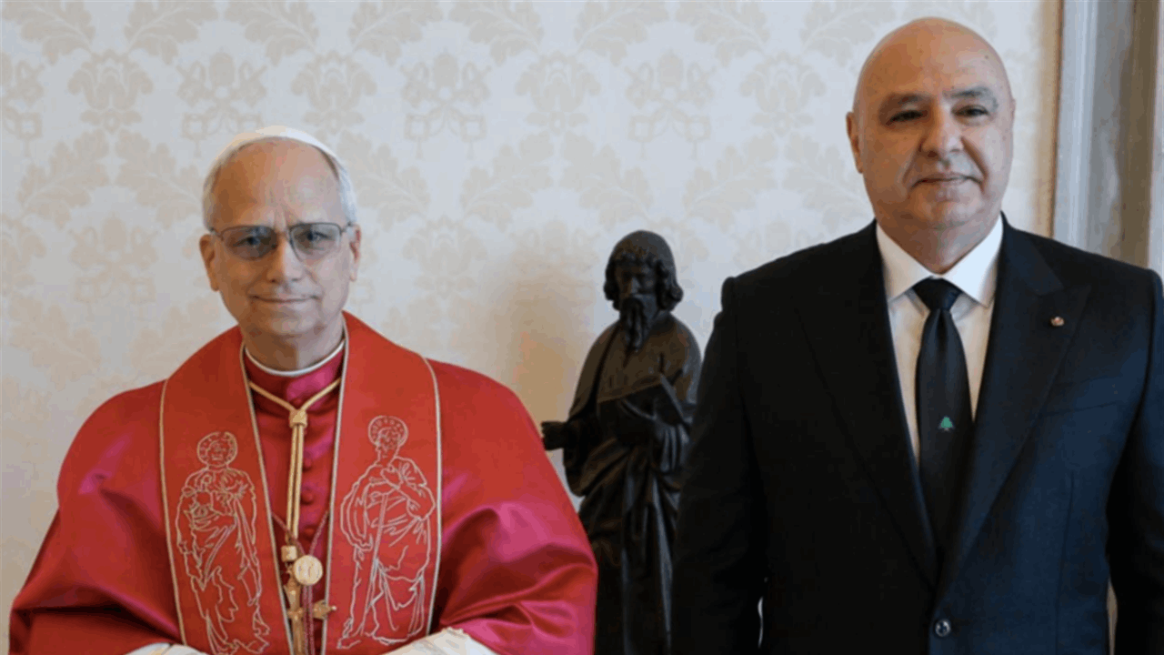 عون يستقل البابا في بيروت ويؤكد على دور لبنان التاريخي