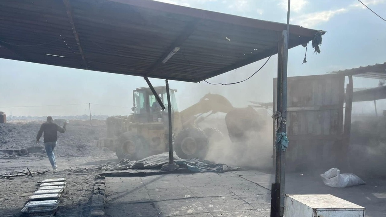 بعد عشرات الحملات في العامين الماضيين.. عمليات بغداد تغلق &quot;مجددًا&quot; 270 معمل صهر بسبب التلوث