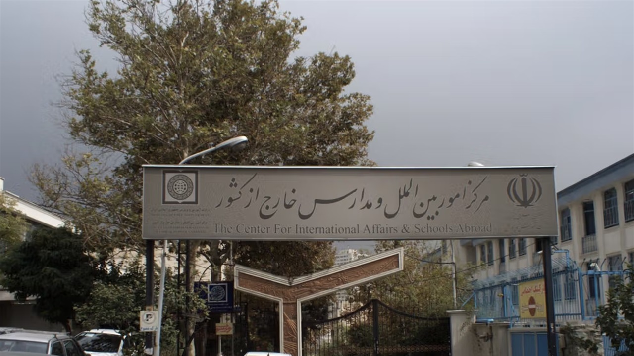 طهران تعيد افتتاح مدرستين ايرانيتين في العراق والسعودية