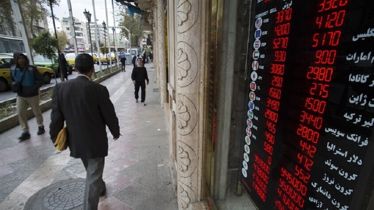 الريال الإيراني ينهار مجددا امام الدولار