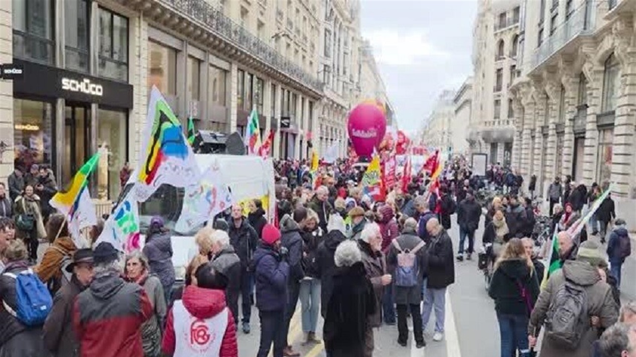 في باريس.. 17 ألف متظاهر  احتجاجا على مشروع الموازنة