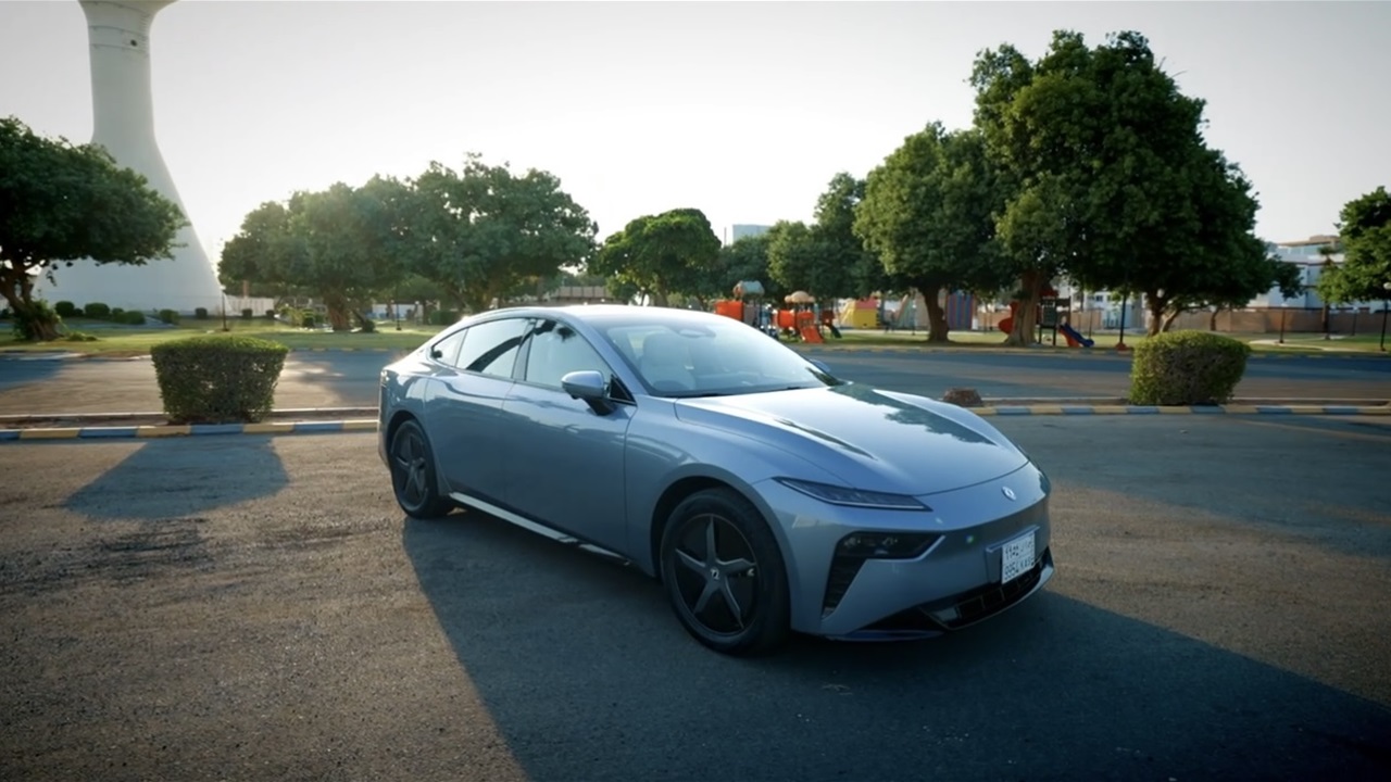 دونغفنغ 007… سيارة تُعيد تعريف الذكاء على الطرق، لكنها لا تخلو من التناقضات!