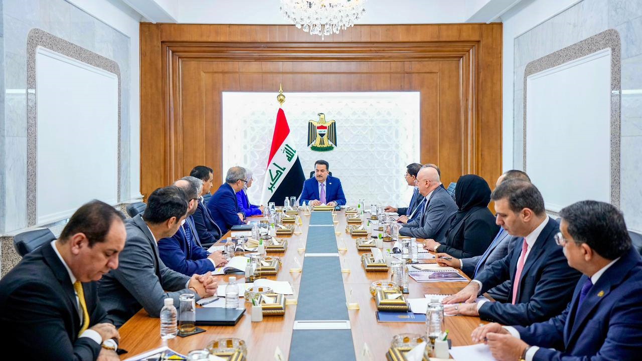 السوداني يشدد على أهمية إعادة هيكلة المصارف العراقية الحكومية