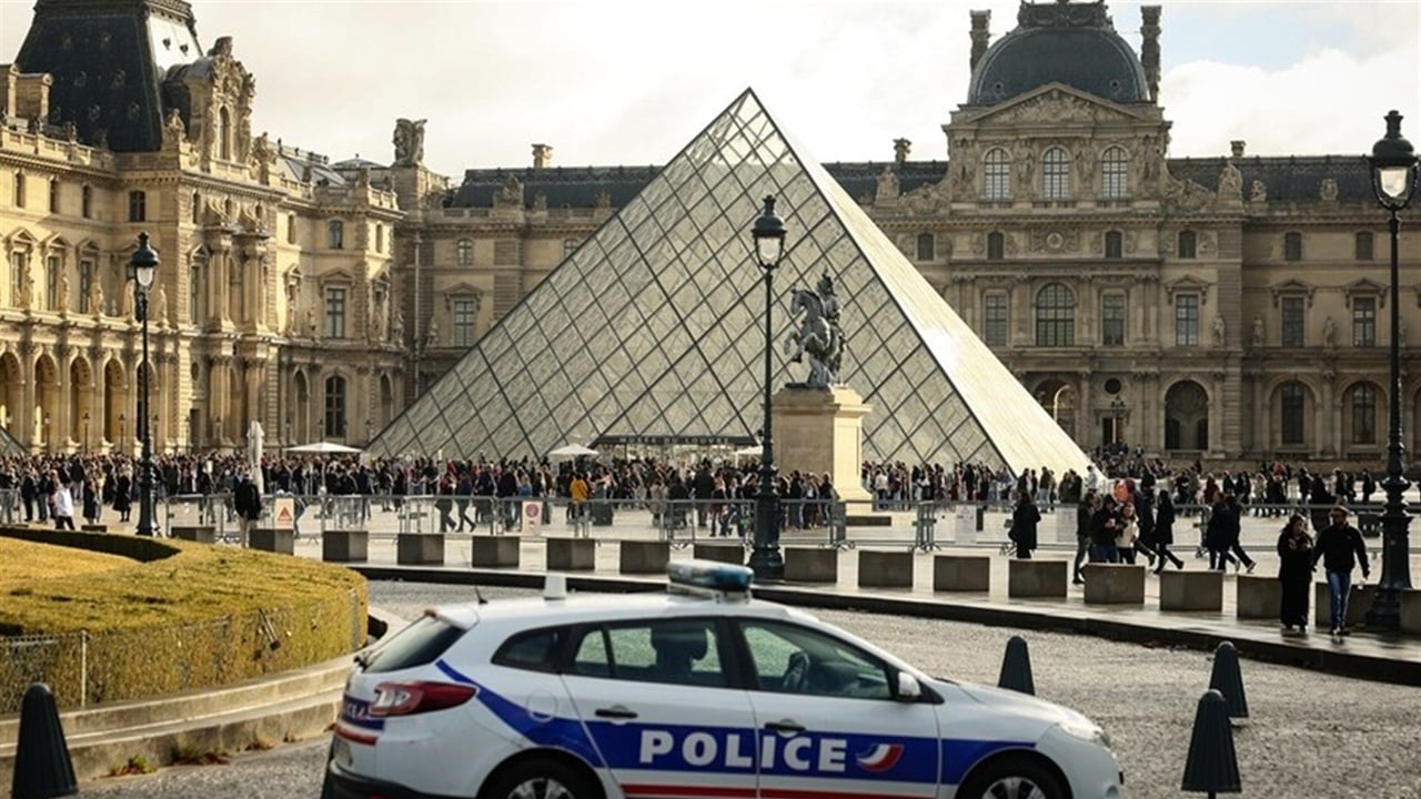 فرنسا: نواجه تهديدا مع اقتراب موسم الأعياد