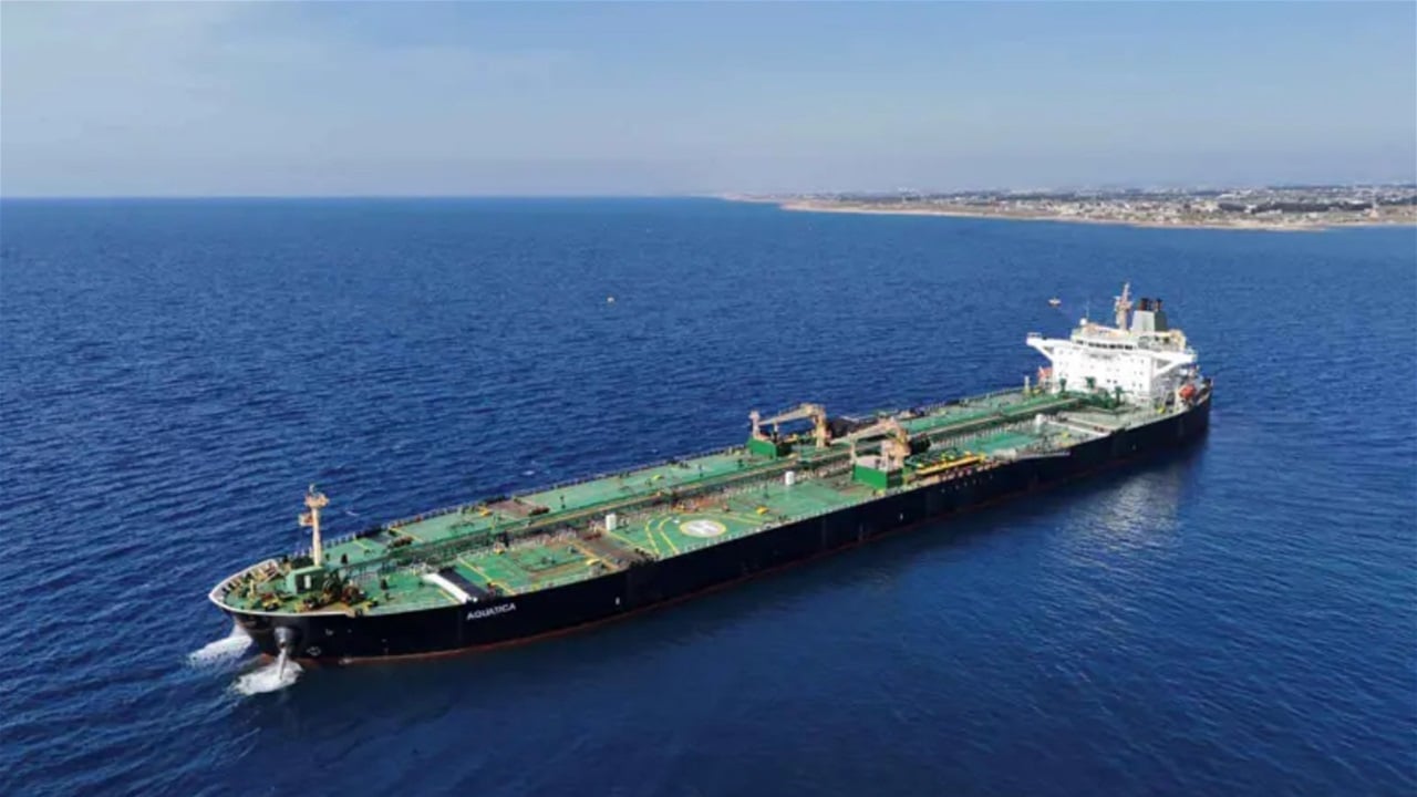 &quot;رويترز&quot; تكشف عن محادثات غربية لحظر الخدمات البحرية لصادرات النفط الروسي