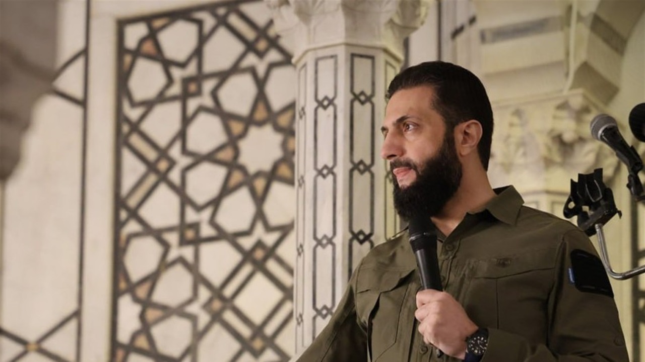 سوريا تحتفل بالذكرى الأولى لسقوط الأسد.. والشرع يخطب بالمسجد الاموي بالزي العسكري