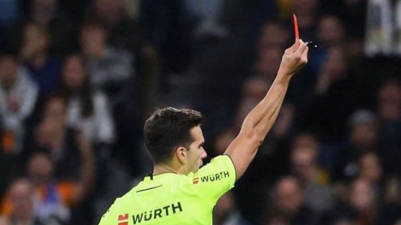 خبير تحكيمي ينهي الجدل بشأن طرد ثنائي ريال مدريد أمام سيلتا فيغو