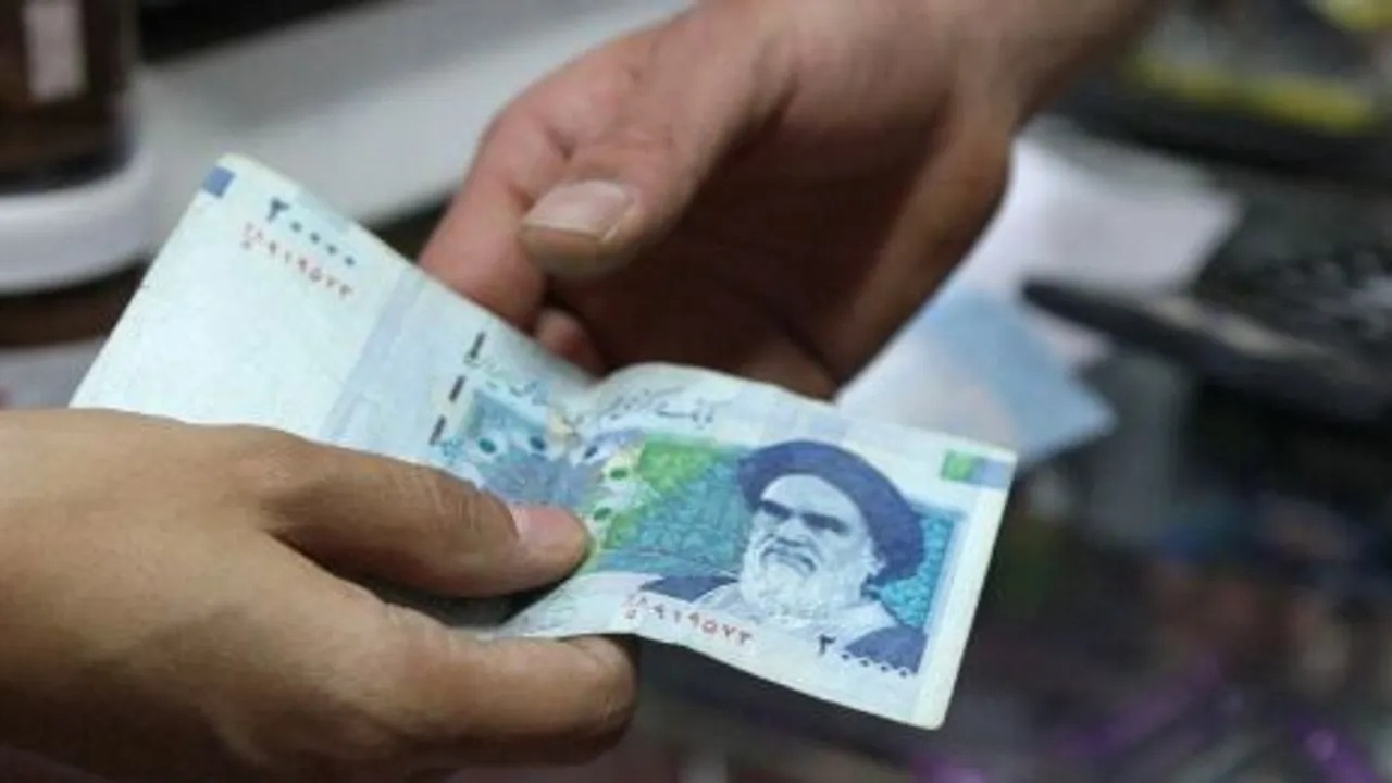 العملة الإيرانية تصل لأدنى مستوى لها على الإطلاق