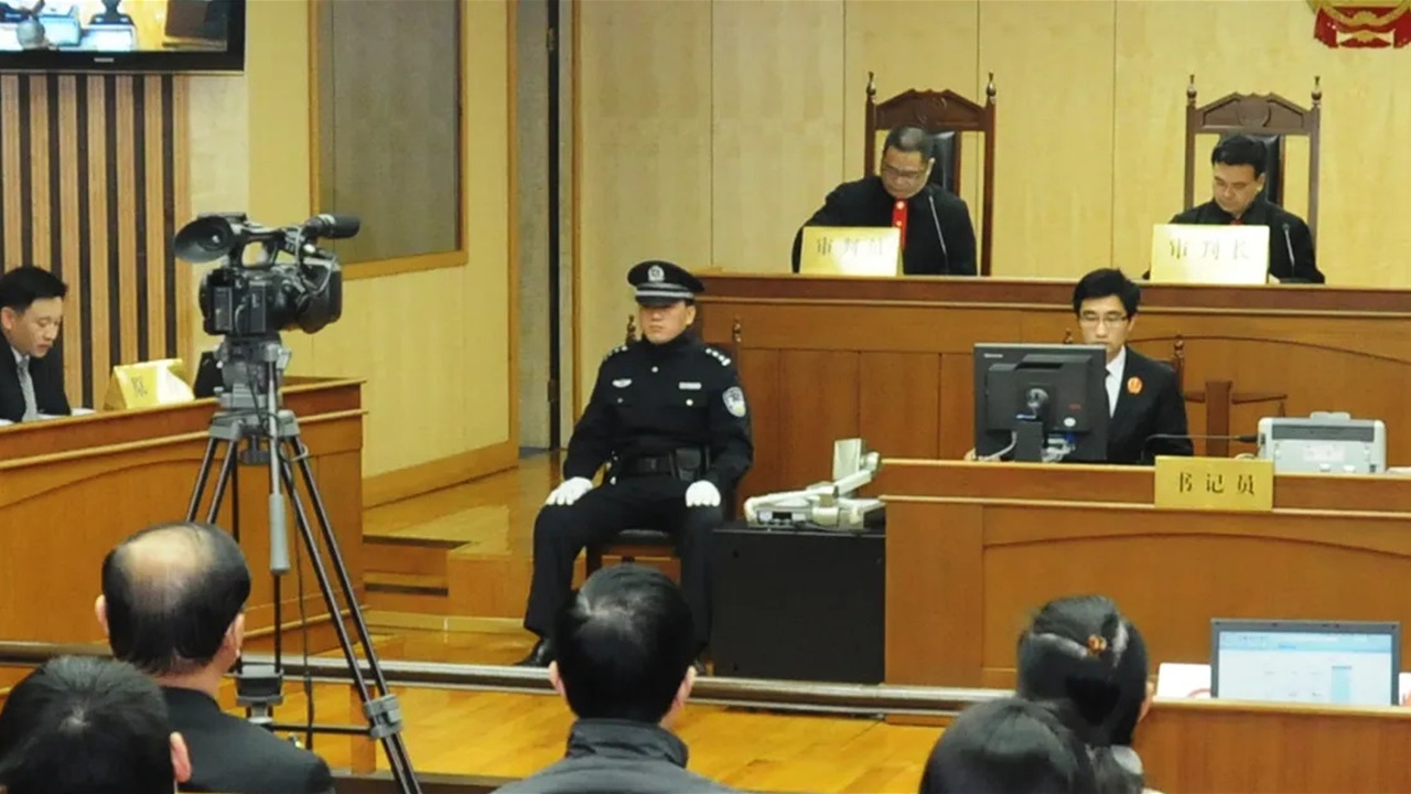 أُدين بصفقة فساد مالي.. الصين تعدم مسؤولا مصرفيا                          