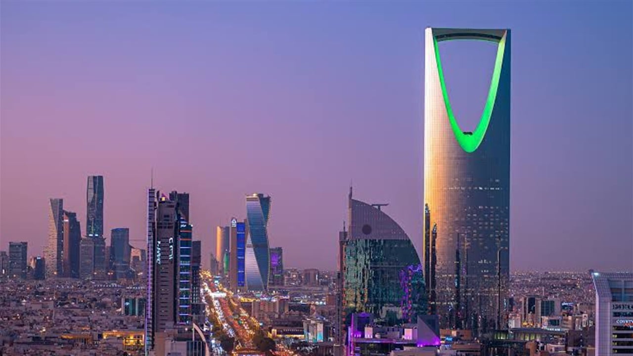 السعودية: الكحول متاحة في الرياض.. لكن بشرط الدخل الشهري الخارق!