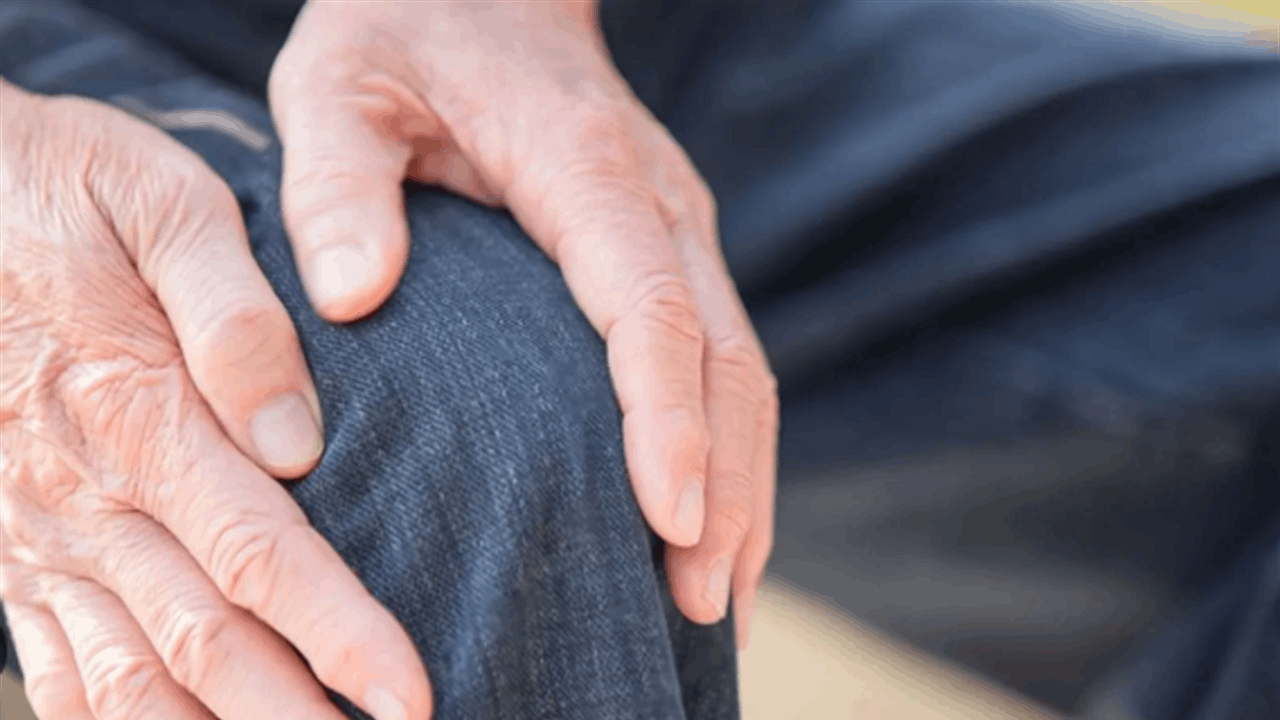 متسلل صامت يهدد منتصف العمر.. كيف تحافظ على عظامك؟