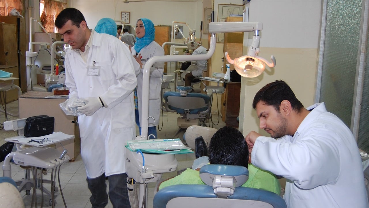 نقابة أطباء الأسنان تدعو لرفع معدلات القبول في الكليات الحكومية والأهلية (وثيقة)