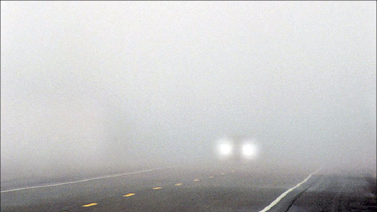 توصيات لسائقي المركبات خلال القيادة أثناء الضباب