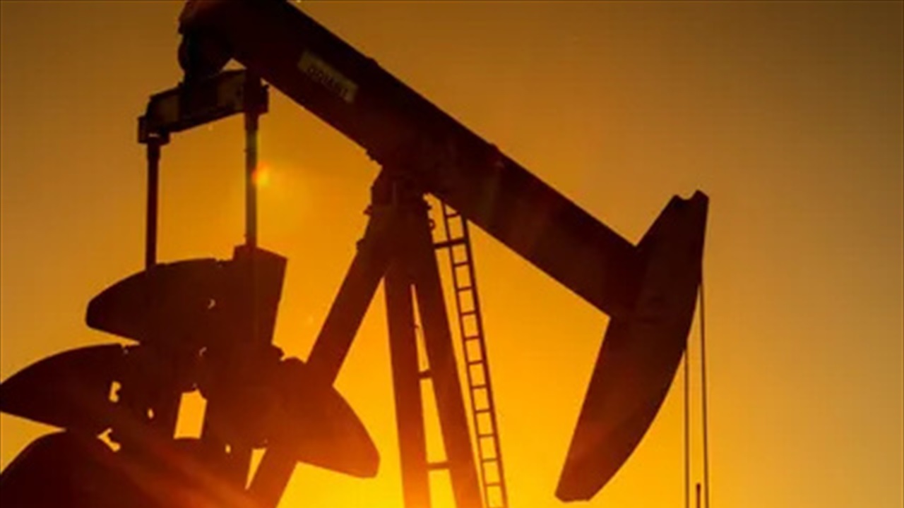 مزيج برنت يهبط لأدنى مستوى له في نحو شهرين