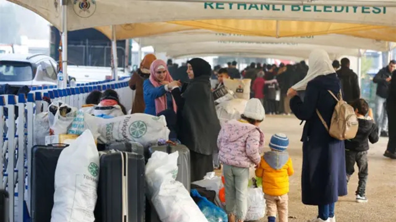 عام على &quot;سقوط الأسد&quot;.. 3 ملايين سوري عادوا إلى ديارهم