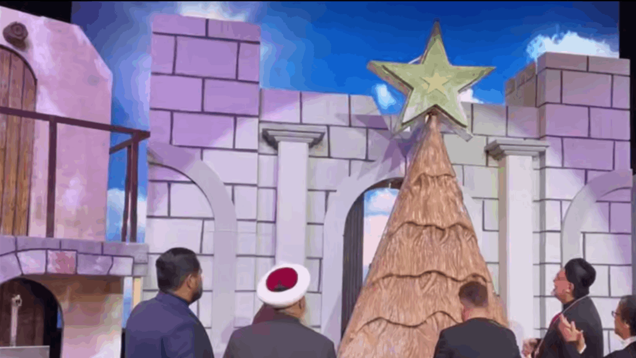 بالصور.. افتتاح أكبر شجرة ميلاد في العالم مصنوعة من الصابون الطبيعي