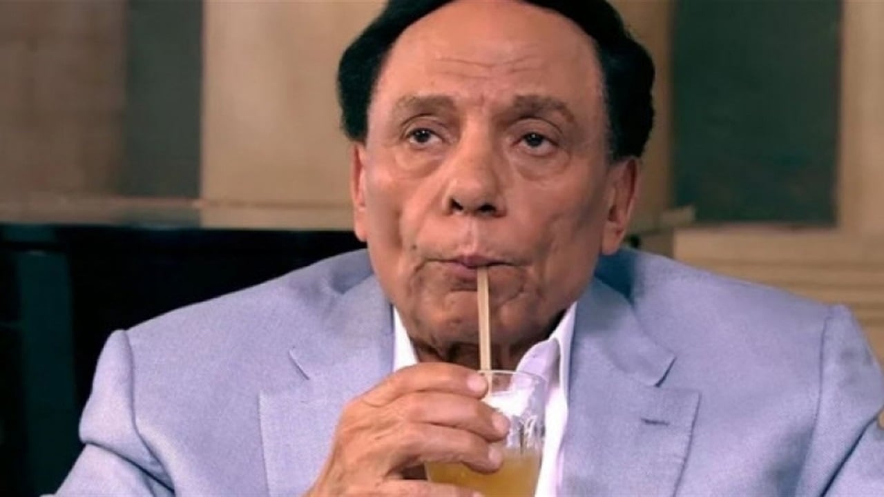 من جديد.. اثارة الجدل حول الوضع الصحي لعادل امام بعد غيابه عن جنازة شقيقته